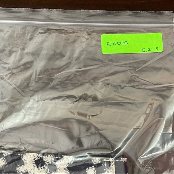 Two by Vince Camuto Linen & Cotton Mid Rise Diamond Print Short - Picture 13 of 13